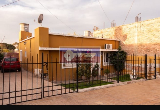 VENTA CASA RAWSON REPUBLICA DEL LIBANO Y (VIA RAPIDA)